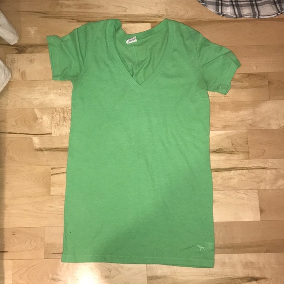 Green v neck - Picture 1 of 1